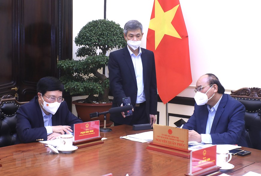 Chủ tịch nước Nguyễn Xuân Phúc chủ trì họp về việc đưa người Việt từ Ukraine về nước