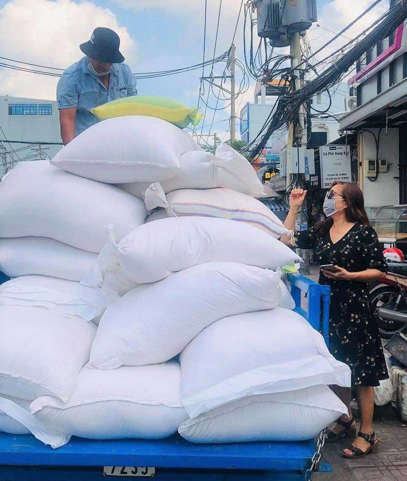 Nh&agrave; văn nữ TP HCM: T&agrave;i năng v&agrave; l&ograve;ng nh&acirc;n hậu - Ảnh 2.