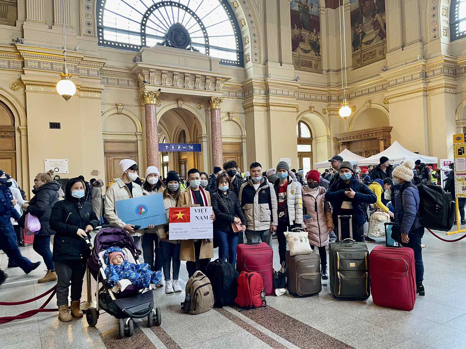 Không yêu cầu xét nghiệm Covid-19 với bà con từ Ukraine về nước