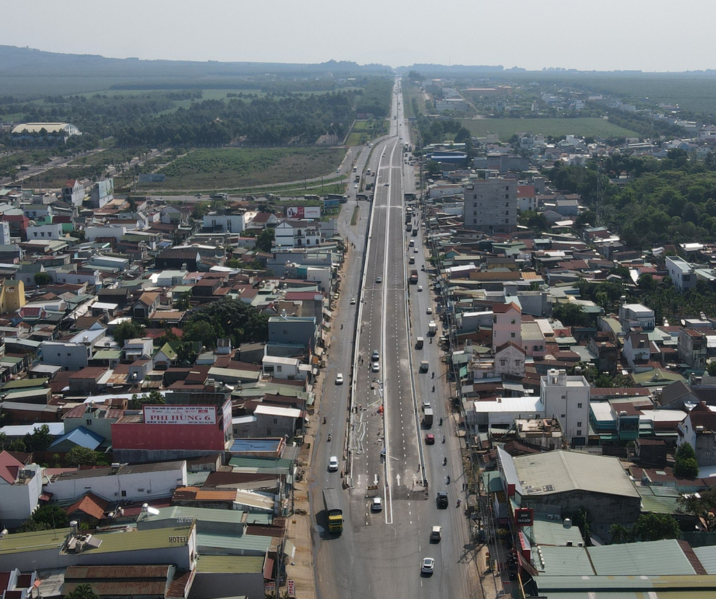 Thông xe cầu vượt Dầu Giây sau 5 năm thi công ì ạch