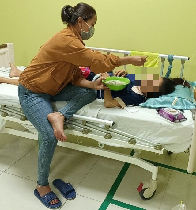 Lời kể của C&ocirc; g&aacute;i nhảy lầu v&igrave; bị &eacute;p tiếp kh&aacute;ch trong qu&aacute;n Karaoke ở B&igrave;nh Dương - Ảnh 1.