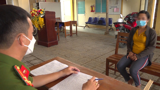 Thông tin mới vụ bé gái bán vé số nghi bị cô ruột bạo hành