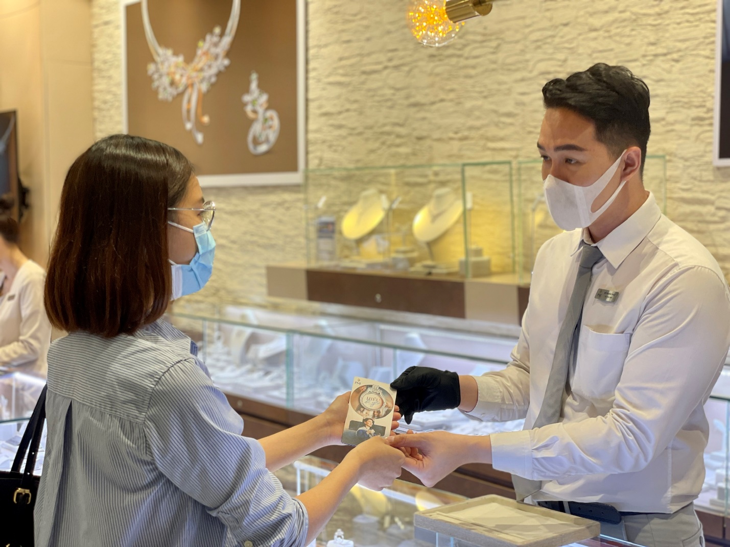 PNJ đồng h&agrave;nh c&ugrave;ng qu&yacute; &ocirc;ng d&agrave;nh lời cảm ơn thiết thực đến chị em trong dịp 8-3 - Ảnh 4.