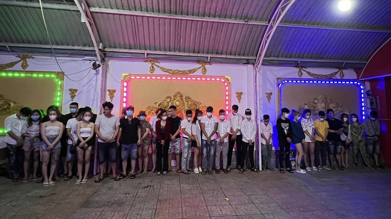 Hơn nửa số khách trong một quán karaoke dương tính với ma túy