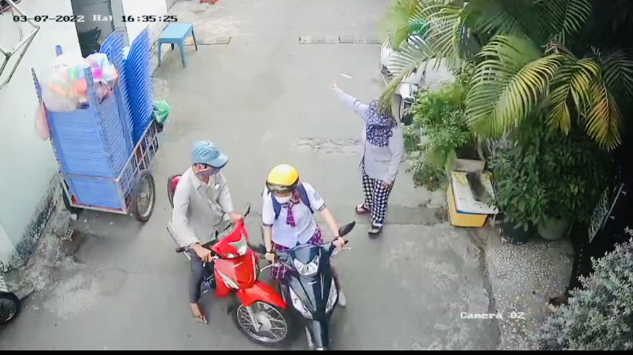 CLIP: Nữ sinh bị dàn cảnh trước ngày 8-3
