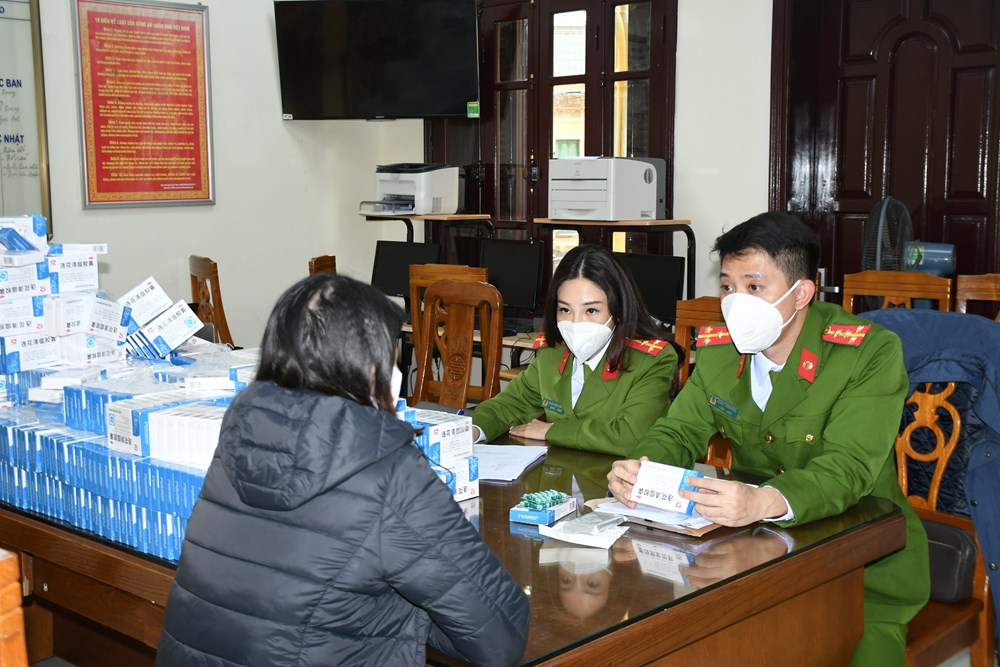 Mua bán hơn 4.000 hộp thuốc Liên hoa thanh ôn điều trị Covid-19 không rõ nguồn gốc - Ảnh 3.