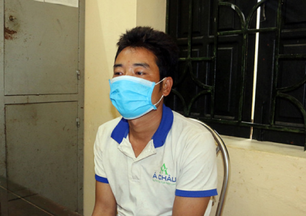 3 Cảnh sát giao thông đường thủy bị đẩy ngã xuống sông - Ảnh 1.