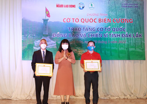 "Cờ Tổ quốc biên cương" đến Tây Nguyên