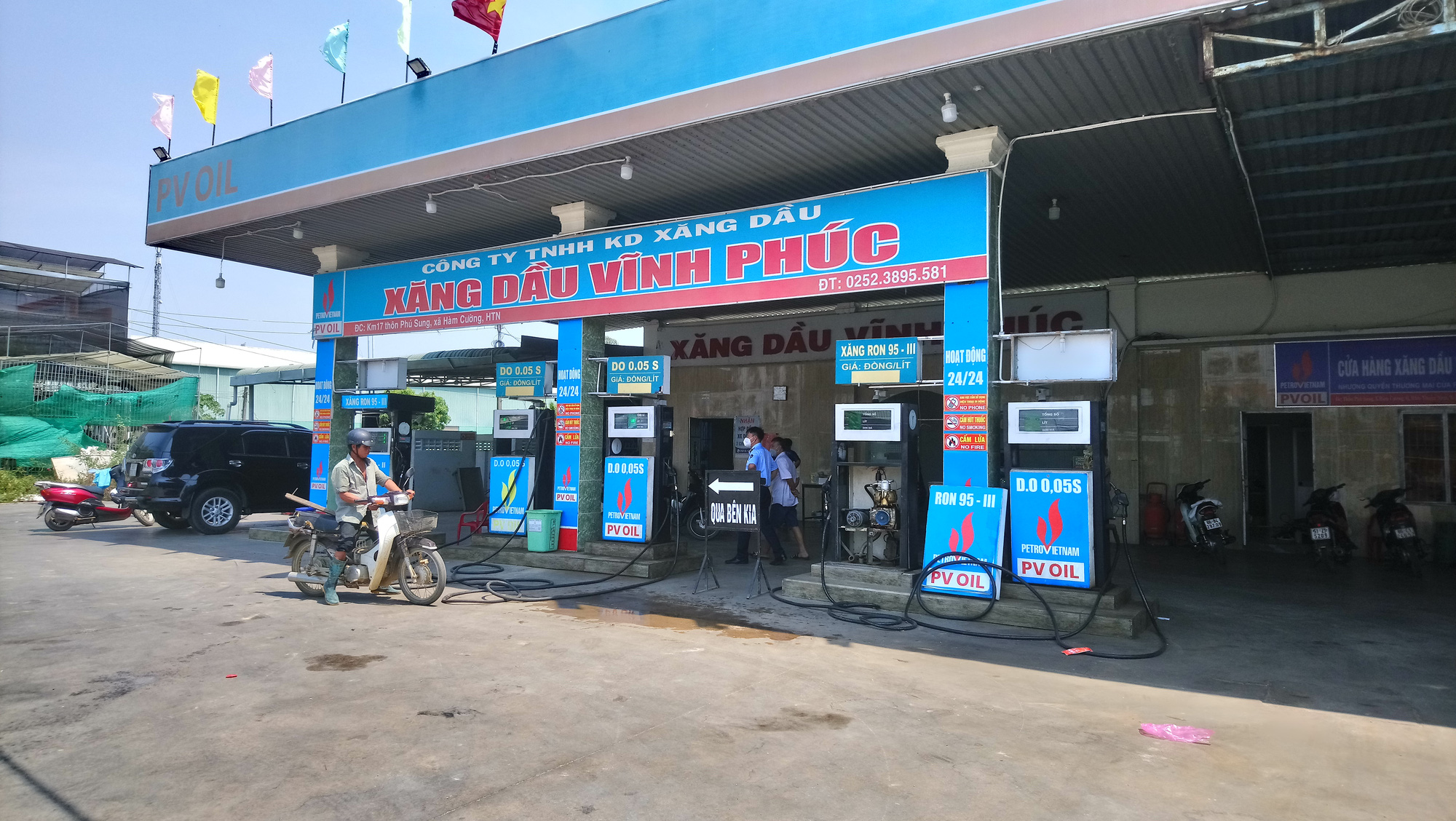 Xử phạt 15 triệu đồng cửa hàng đổ xăng “nhỏ giọt” 20.000 – 30.000 đồng/xe máy