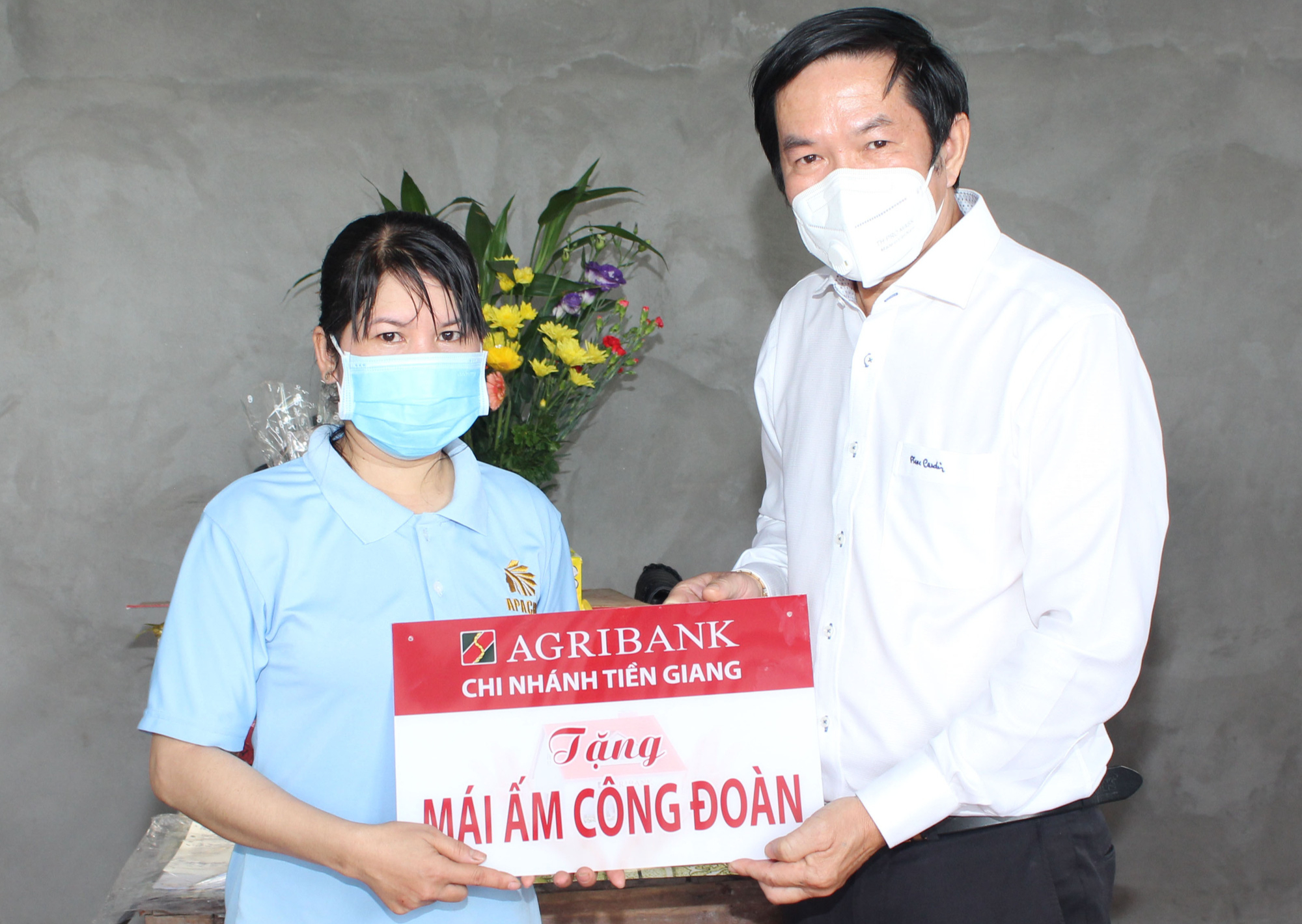 Agribank Tiền Giang sẻ chia với cộng đồng