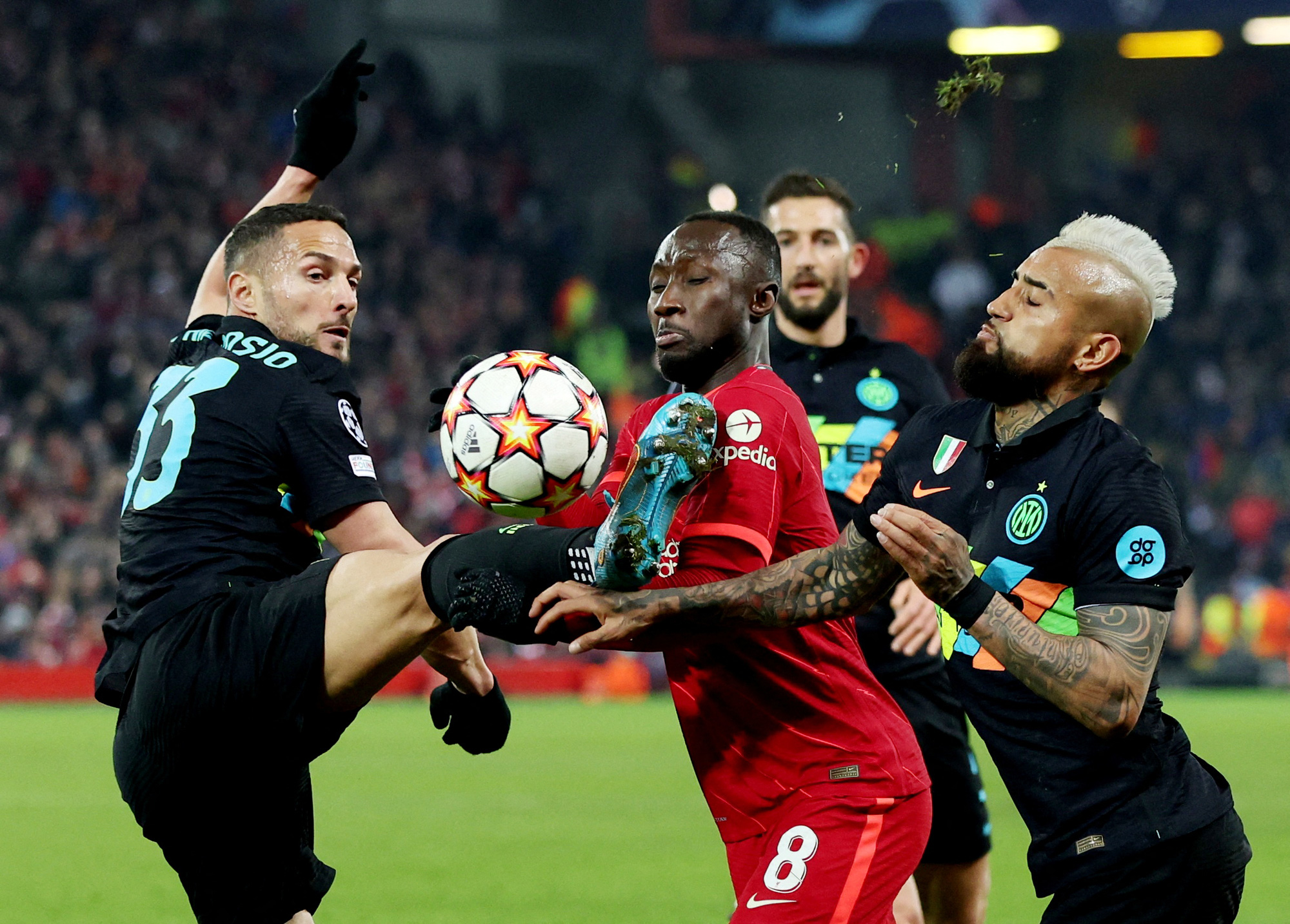 Hạ Liverpool bằng siêu phẩm, Inter Milan vẫn dừng bước Champions League