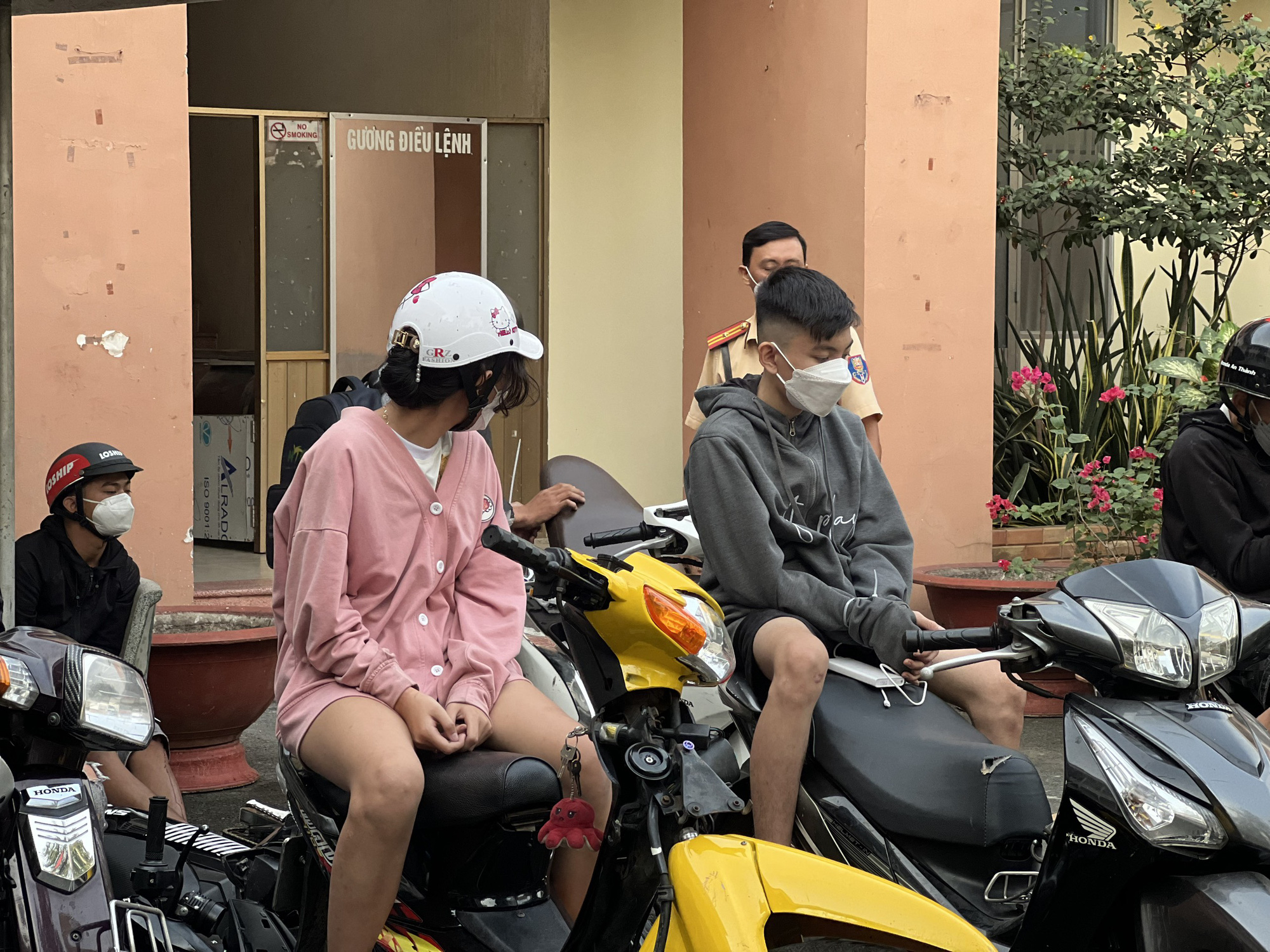 Nhiều thiếu niên mắc Covid-19 tụ tập đua xe trên Quốc lộ 1