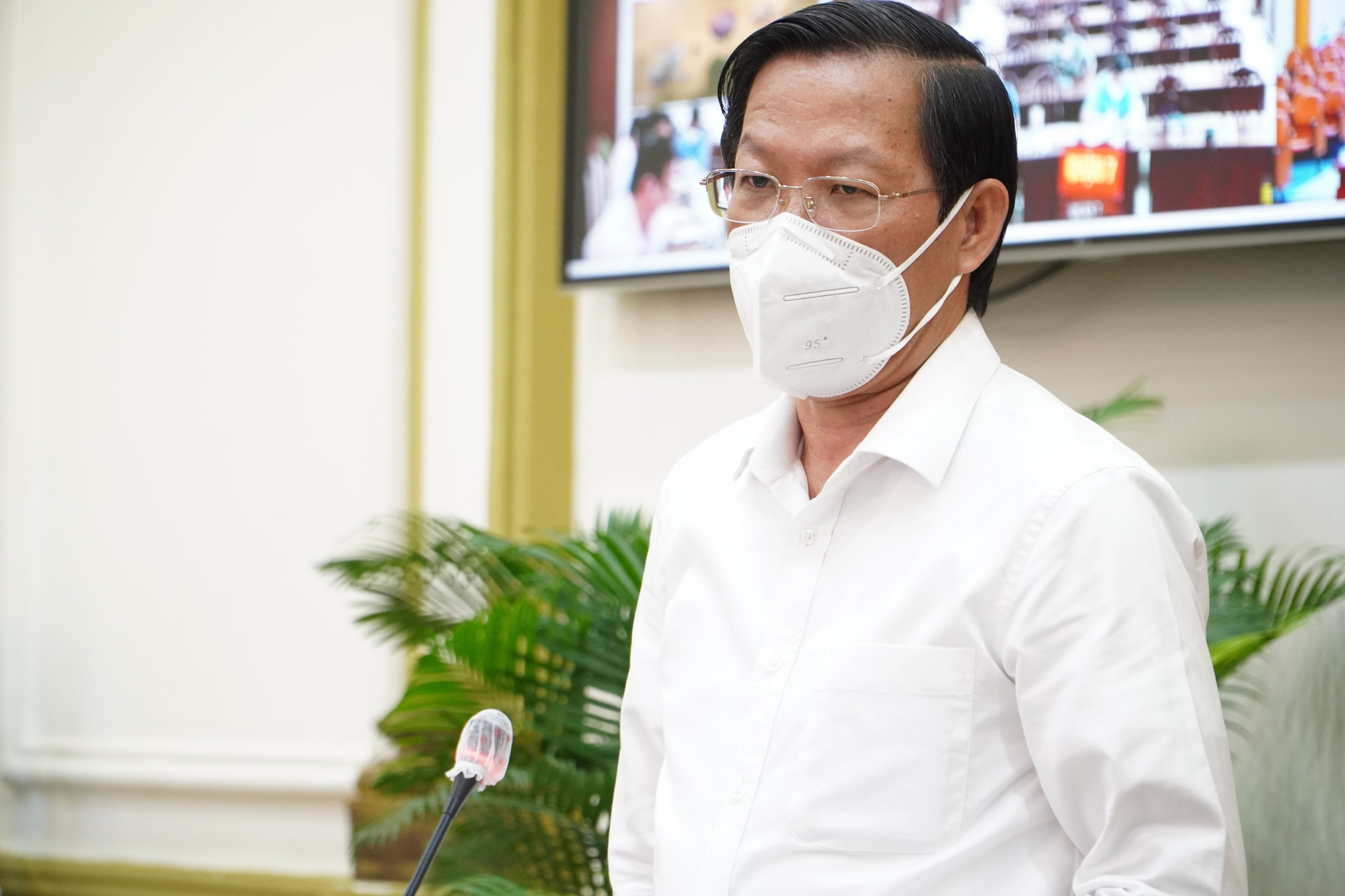 Chủ tịch UBND TP HCM: F0 không triệu chứng vẫn có thể đi làm