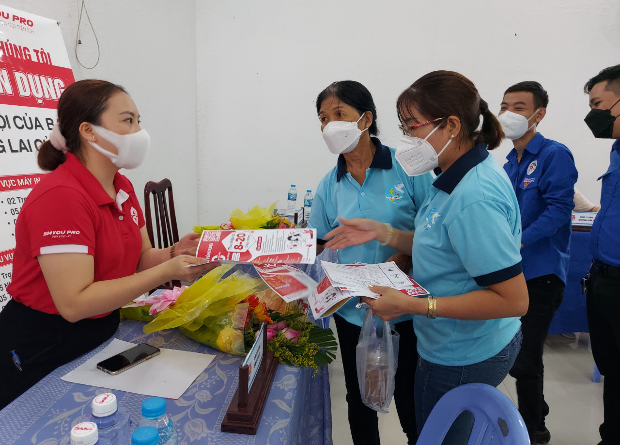 Mặt trái "lao động dịch vụ"