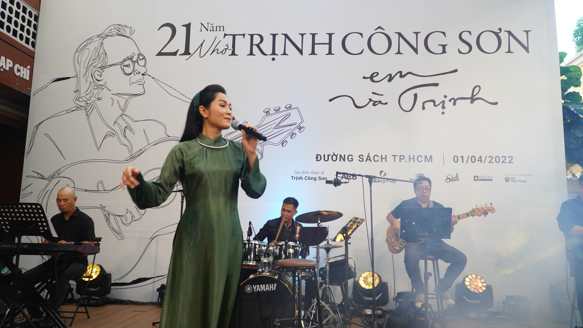 VIDEO: Đong đầy cảm xúc với  “21 năm nhớ Trịnh”