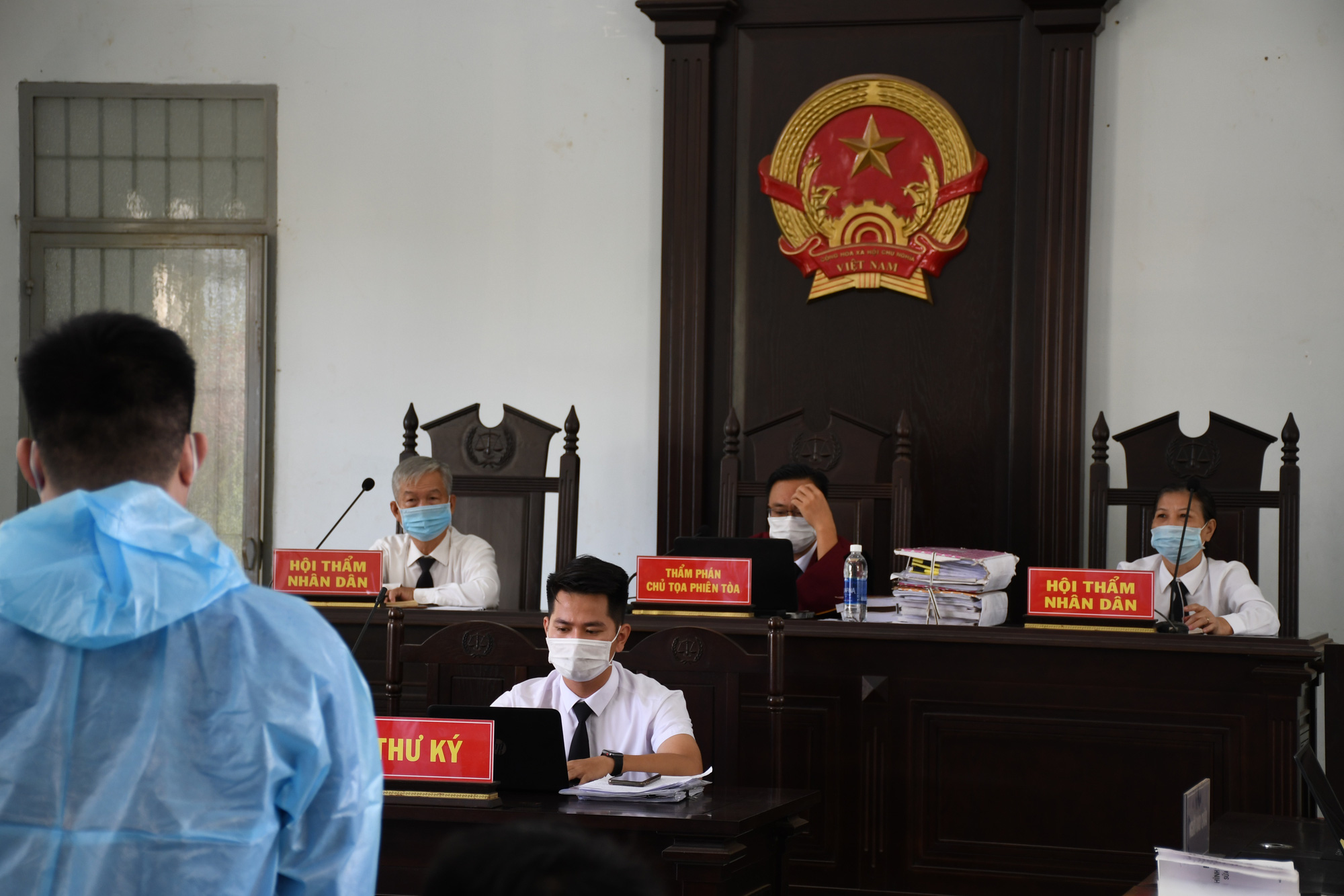 CLIP: Trấn lột tiểu thương ở Đồng Nai, b&agrave; tr&ugrave;m Loan c&aacute; l&atilde;nh 5 năm t&ugrave; - Ảnh 4.