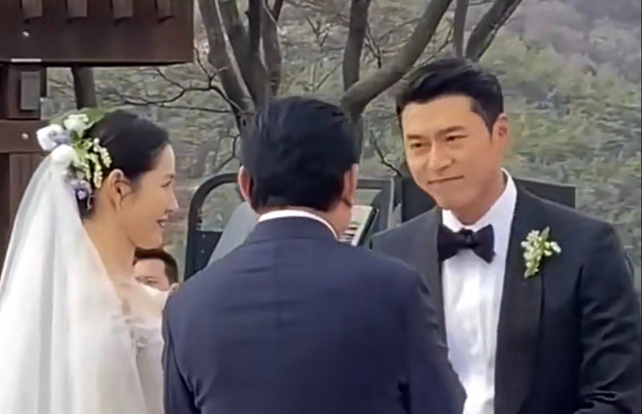 Lộ khoảnh khắc Hyun Bin và Son Ye-jin hôn nhau nồng nàn