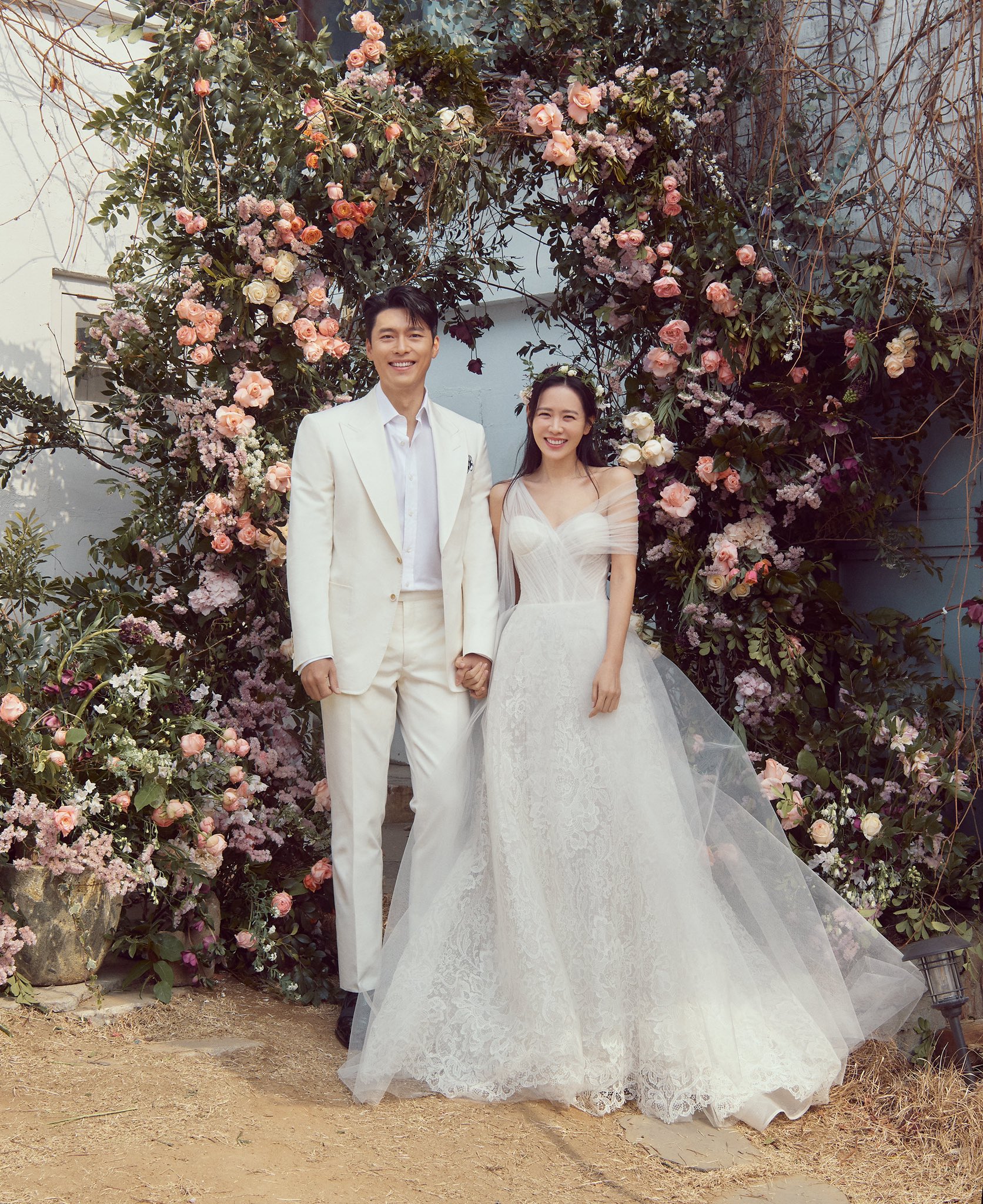 Lộ khoảnh khắc Hyun Bin v&agrave; Son Ye-jin h&ocirc;n nhau nồng n&agrave;n - Ảnh 12.