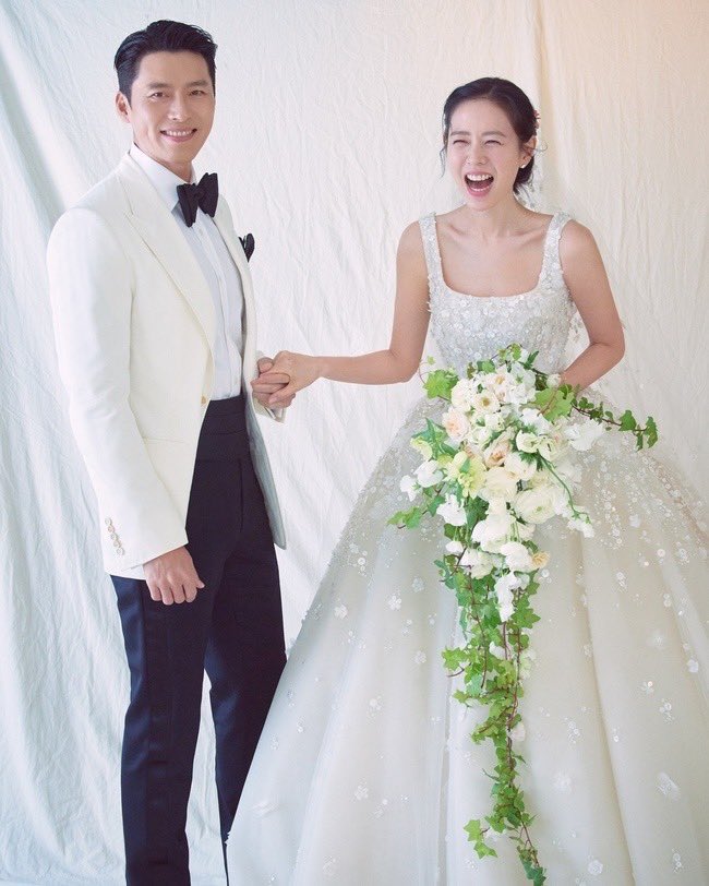 Lộ khoảnh khắc Hyun Bin v&agrave; Son Ye-jin h&ocirc;n nhau nồng n&agrave;n - Ảnh 11.