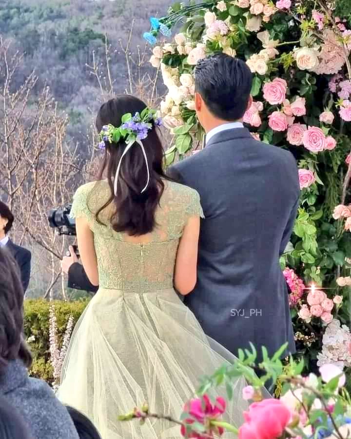 Lộ khoảnh khắc Hyun Bin v&agrave; Son Ye-jin h&ocirc;n nhau nồng n&agrave;n - Ảnh 17.