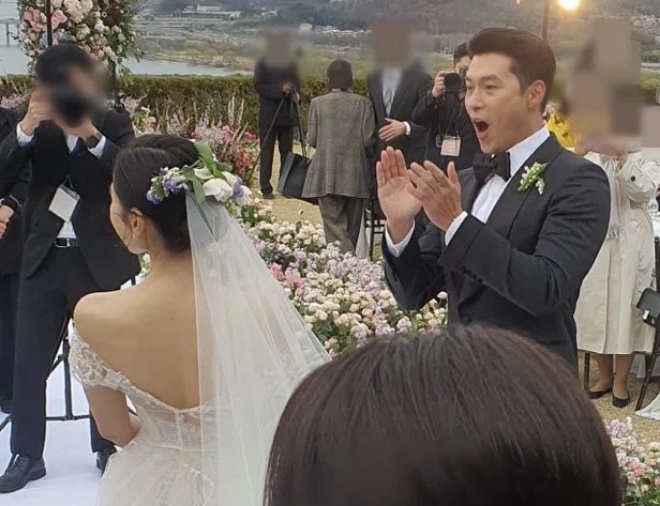 Lộ khoảnh khắc Hyun Bin v&agrave; Son Ye-jin h&ocirc;n nhau nồng n&agrave;n - Ảnh 16.