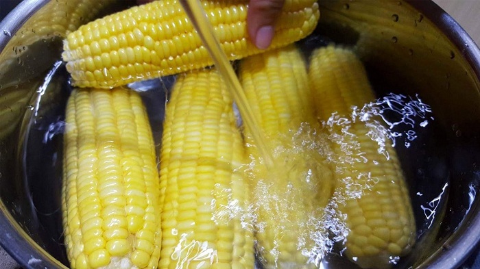 Ngọt lịm vị bắp luộc đầu m&ugrave;a - Ảnh 1.