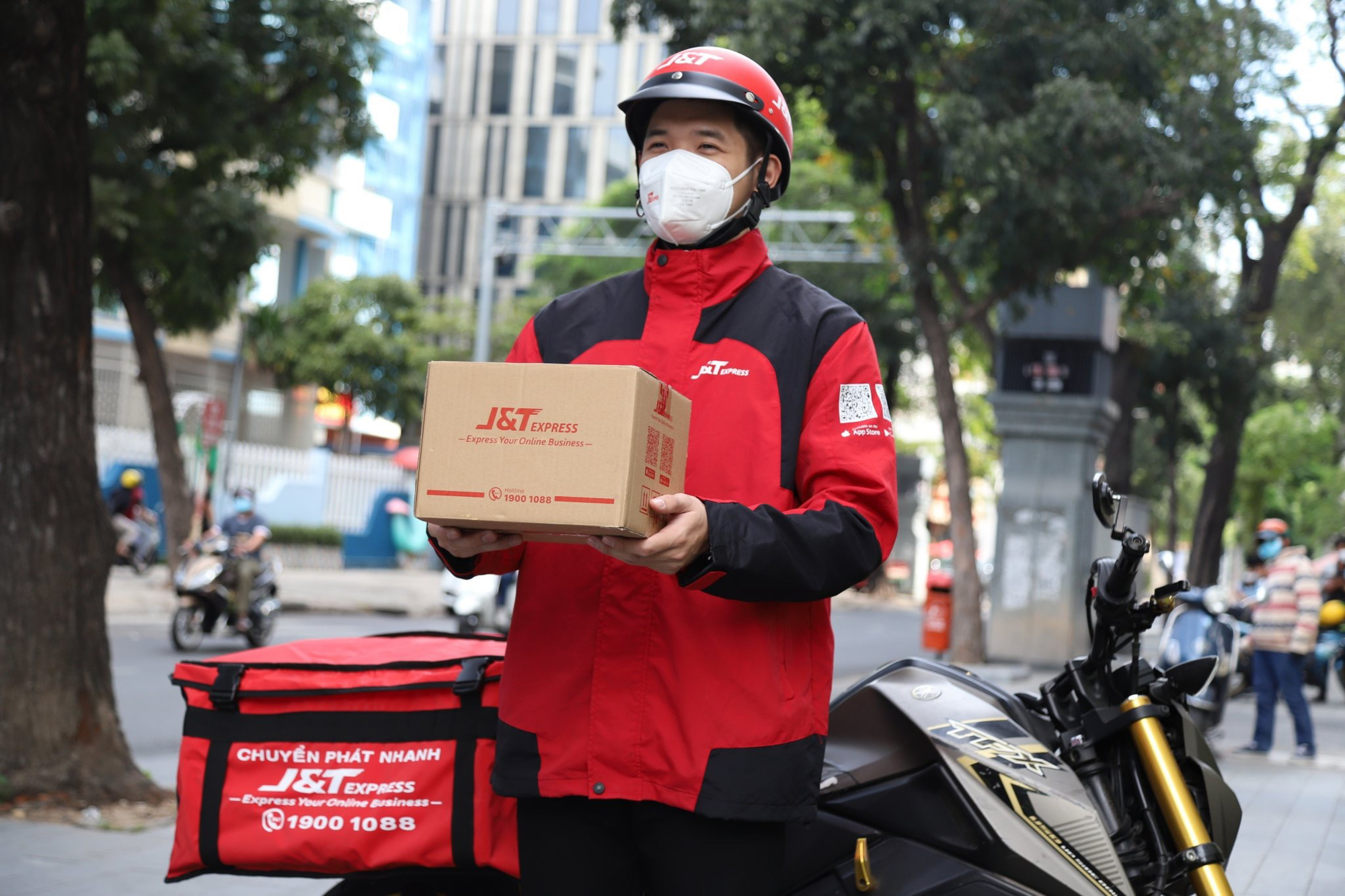 Doanh nghiệp chuyển phát nhanh "vượt bão" Quý I/2022