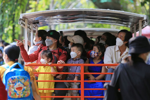 Làm sao để trở thành bạn đồng hành thân thiết của con? (*): Biến yêu thương thành hành động cụ thể