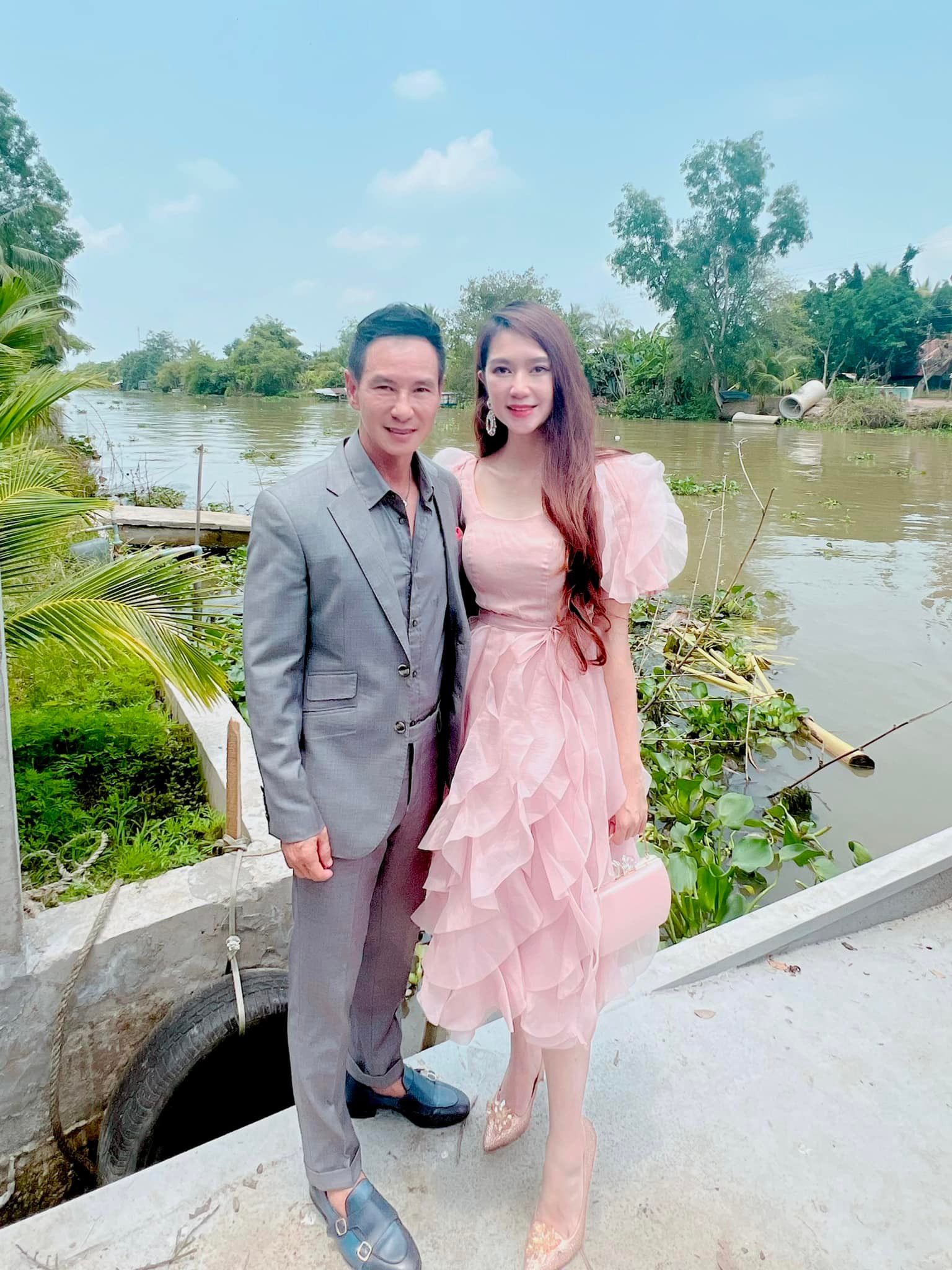 L&yacute; Hải &ndash; Minh H&agrave; ch&uacute;c mừng Tiết Cương cưới vợ ở tuổi 49 - Ảnh 1.