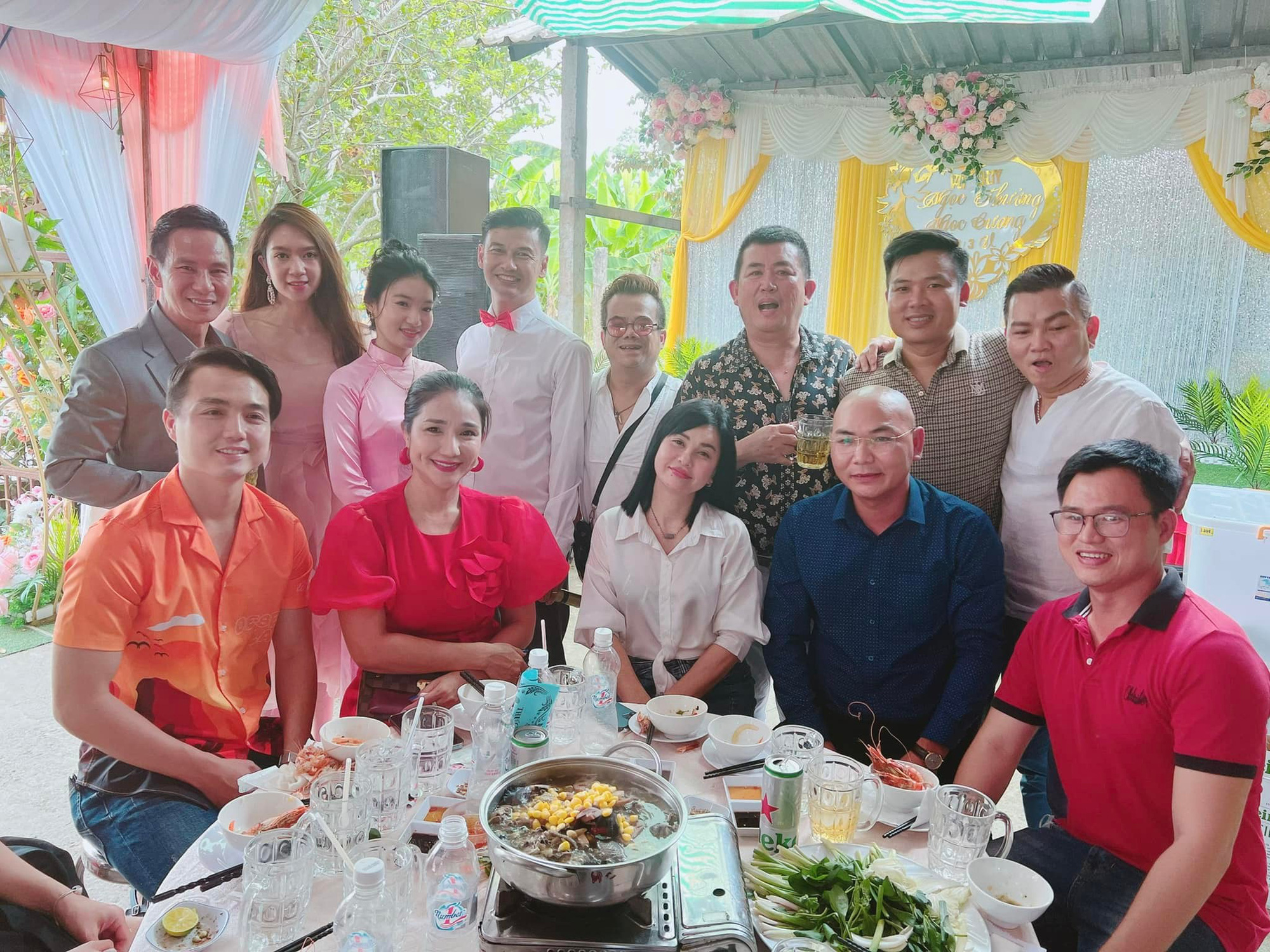 L&yacute; Hải &ndash; Minh H&agrave; ch&uacute;c mừng Tiết Cương cưới vợ ở tuổi 49 - Ảnh 7.