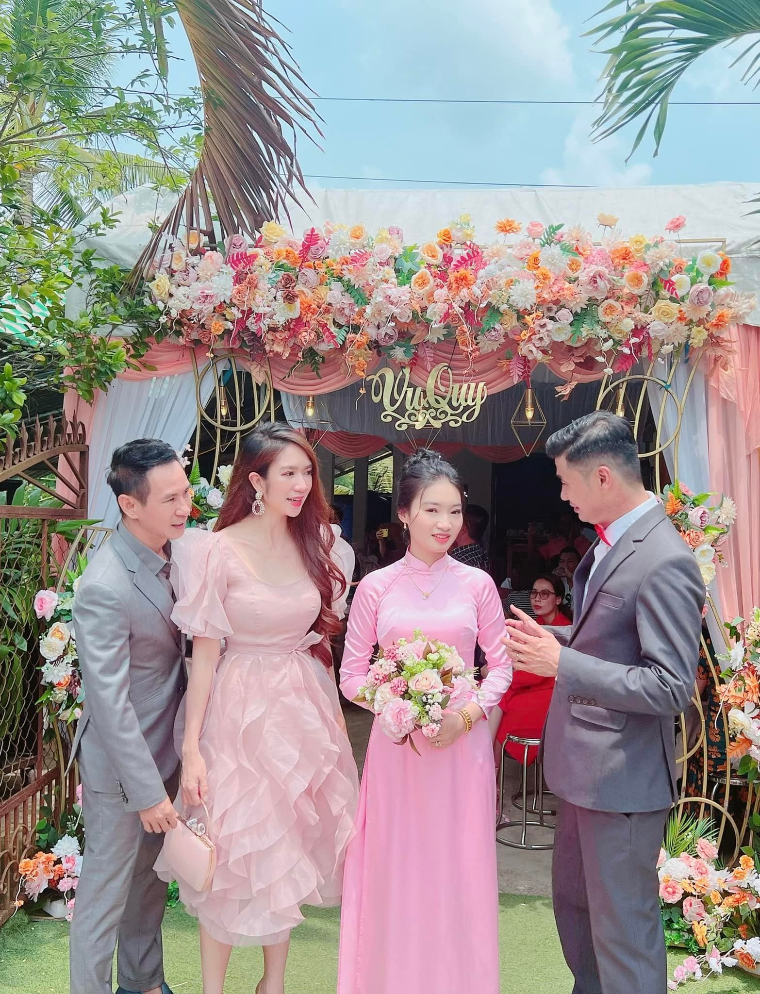 L&yacute; Hải &ndash; Minh H&agrave; ch&uacute;c mừng Tiết Cương cưới vợ ở tuổi 49 - Ảnh 3.
