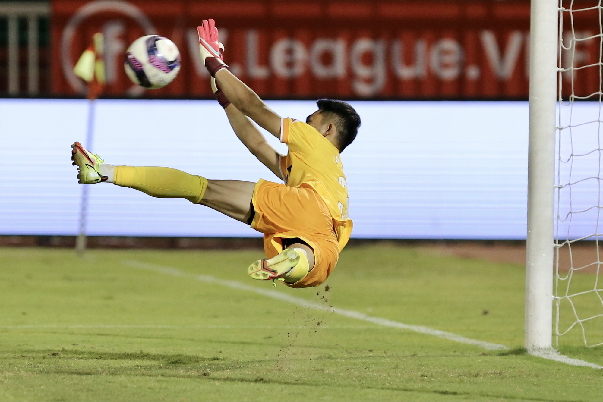 Cầu thủ Sài Gòn FC hạnh phúc vỡ oà khi lọt vào tứ kết Cúp Quốc gia - Ảnh 8.