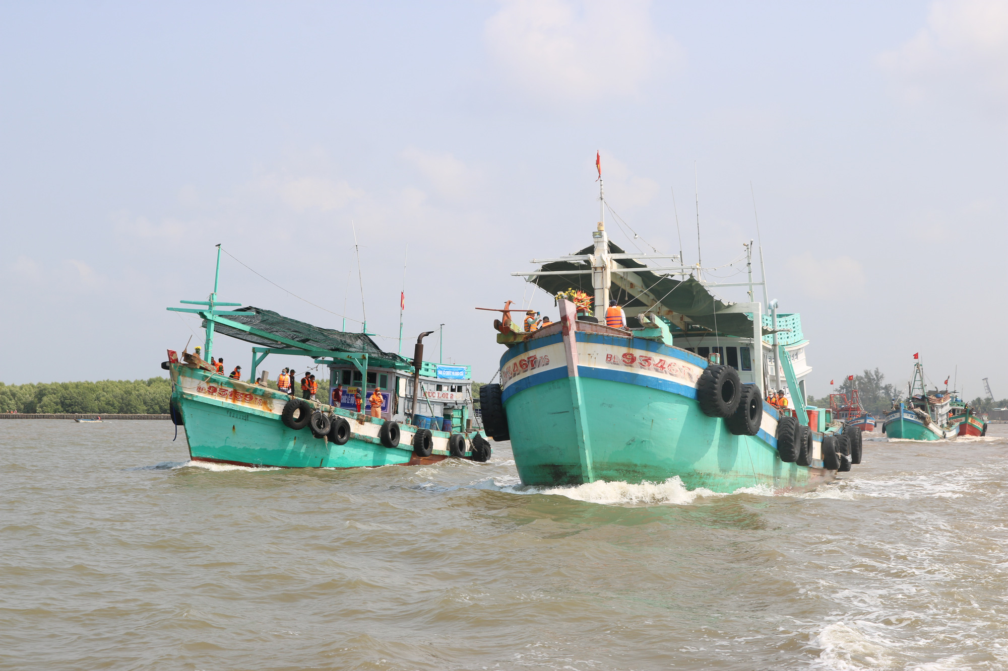Cờ Tổ quốc nhuộm đỏ Lễ hội Nghinh Ông ở Bạc Liêu - Ảnh 2.