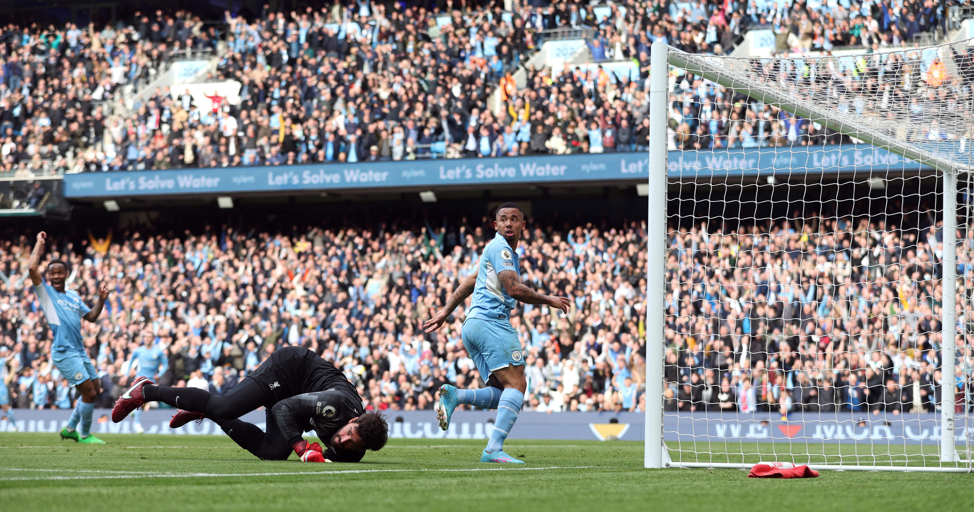 Đại tiệc b&agrave;n thắng m&atilde;n nh&atilde;n ở Etihad, Man City chia điểm Liverpool - Ảnh 5.