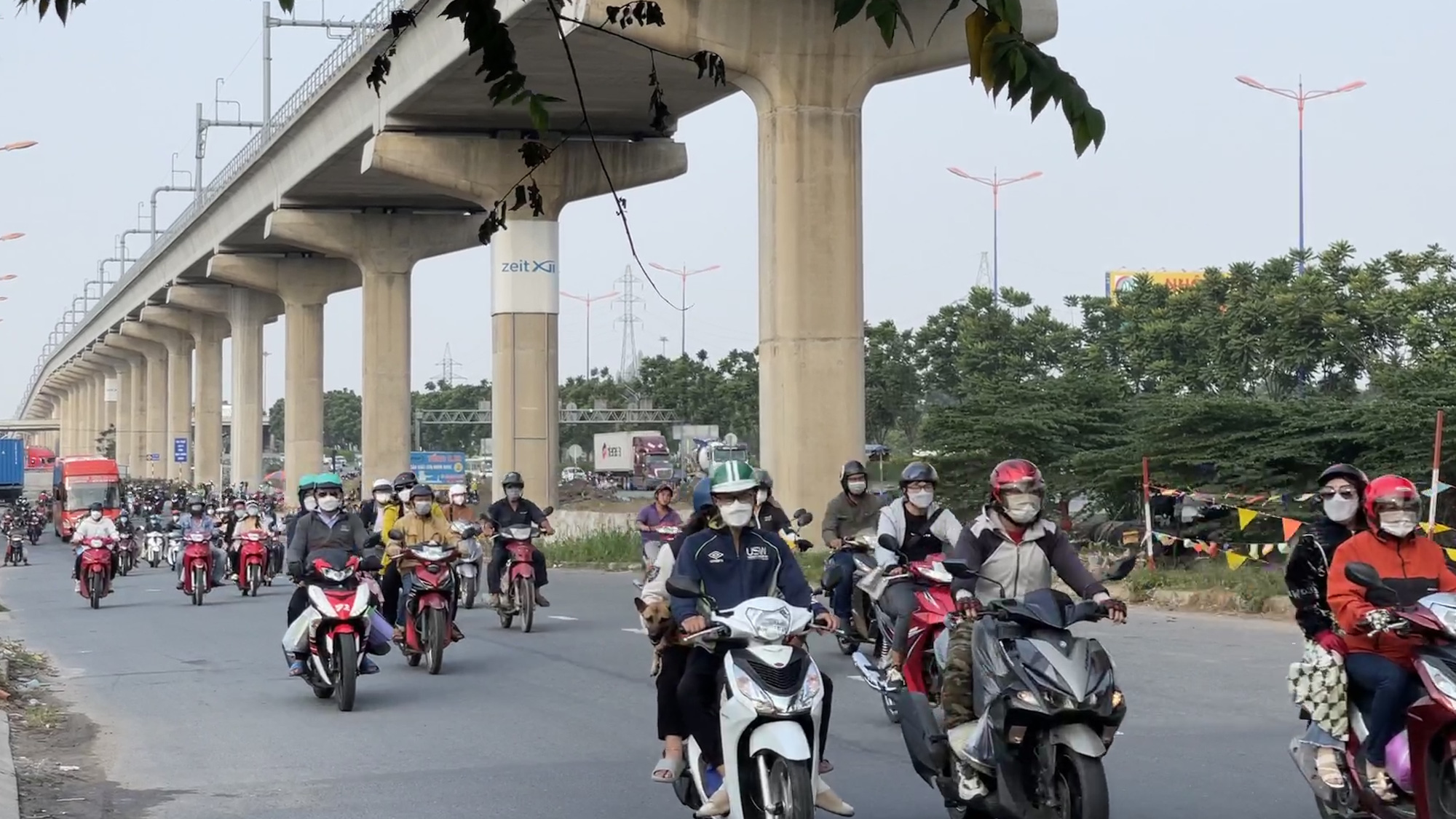 TP HCM: Bất ngờ h&igrave;nh ảnh giao th&ocirc;ng đối lập ở cửa ng&otilde; ph&iacute;a Đ&ocirc;ng v&agrave; T&acirc;y sau lễ - Ảnh 5.