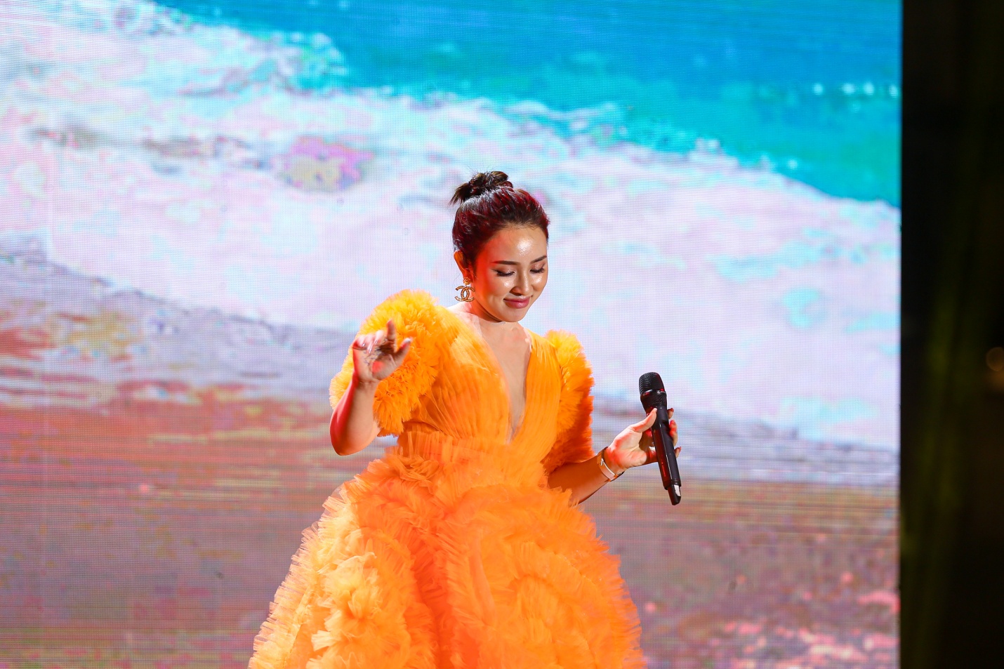 D&agrave;n sao Vpop &ldquo;ch&aacute;y hết m&igrave;nh&rdquo; trong đ&ecirc;m nhạc &ldquo;Hương sắc m&ugrave;a h&egrave;&rdquo; tại FLC Sầm Sơn - Ảnh 7.