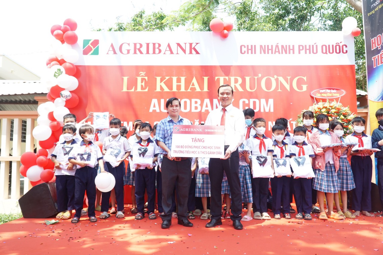 Agribank Phú Quốc khai trương thêm máy gửi, rút tiền tự động tại Gành Dầu