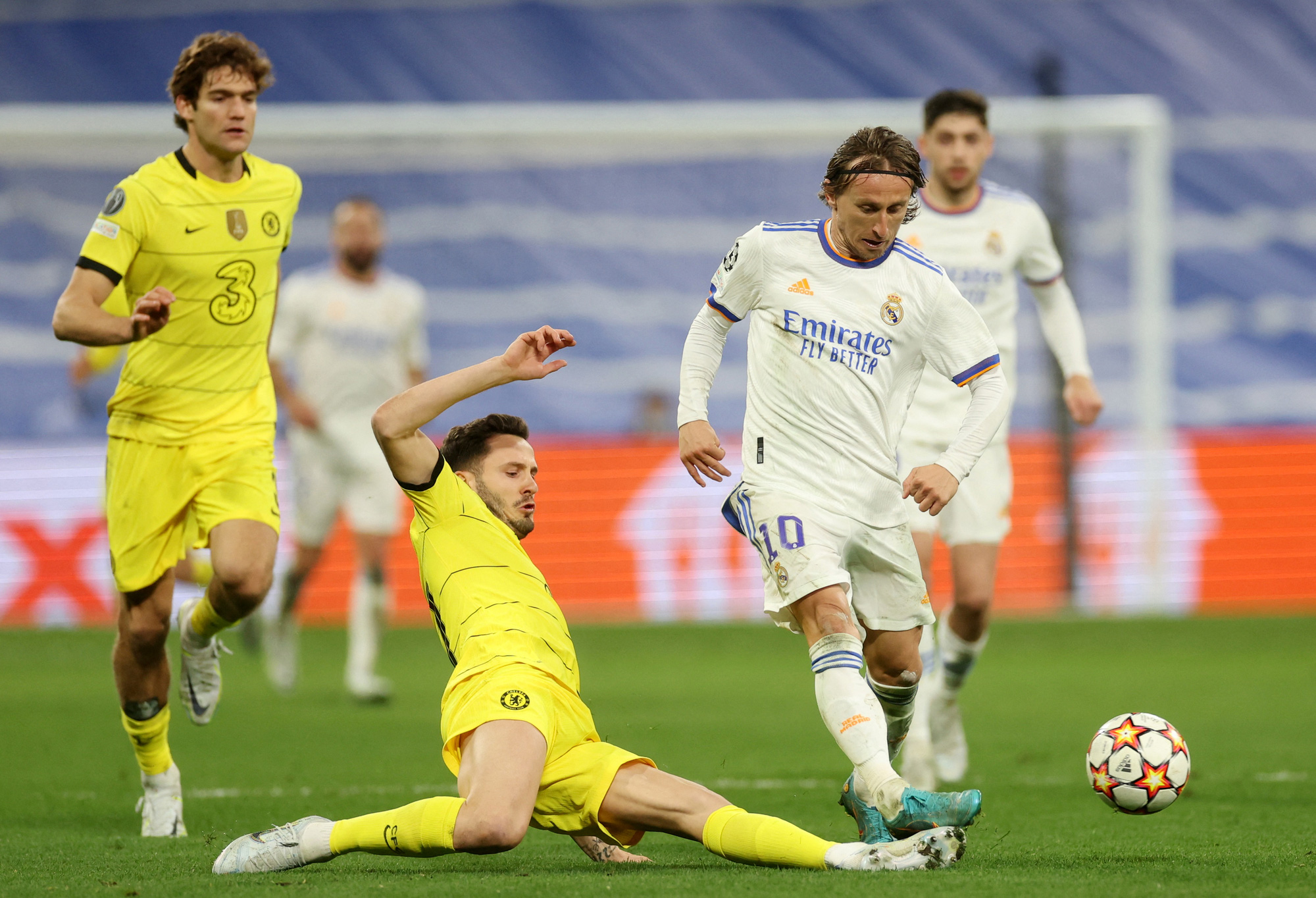 Thua nghẹt thở Chelsea sân nhà, Real Madrid vào bán kết Champions League