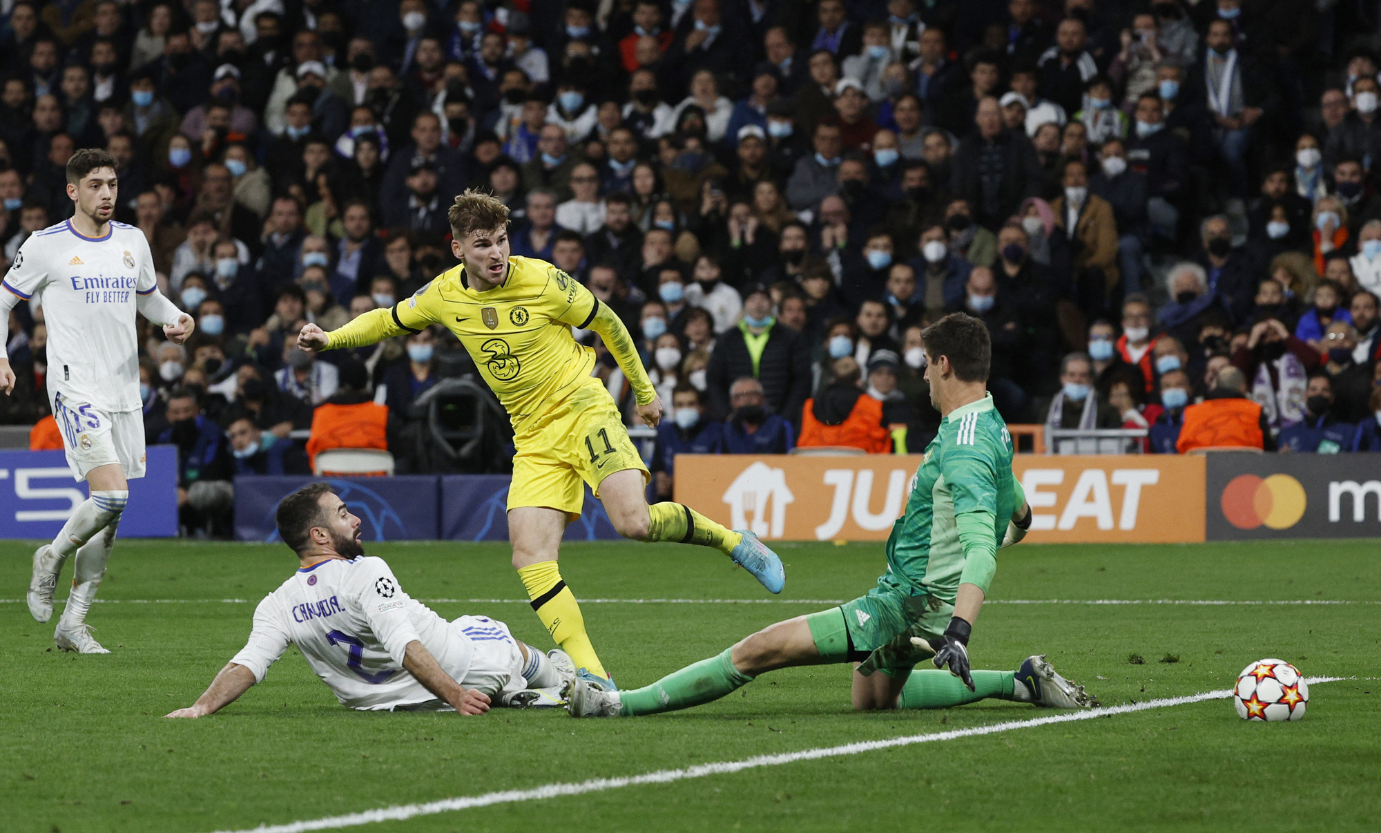 Real Madrid: &Ocirc;ng vua của những m&agrave;n ngược d&ograve;ng kỳ vĩ - Ảnh 3.