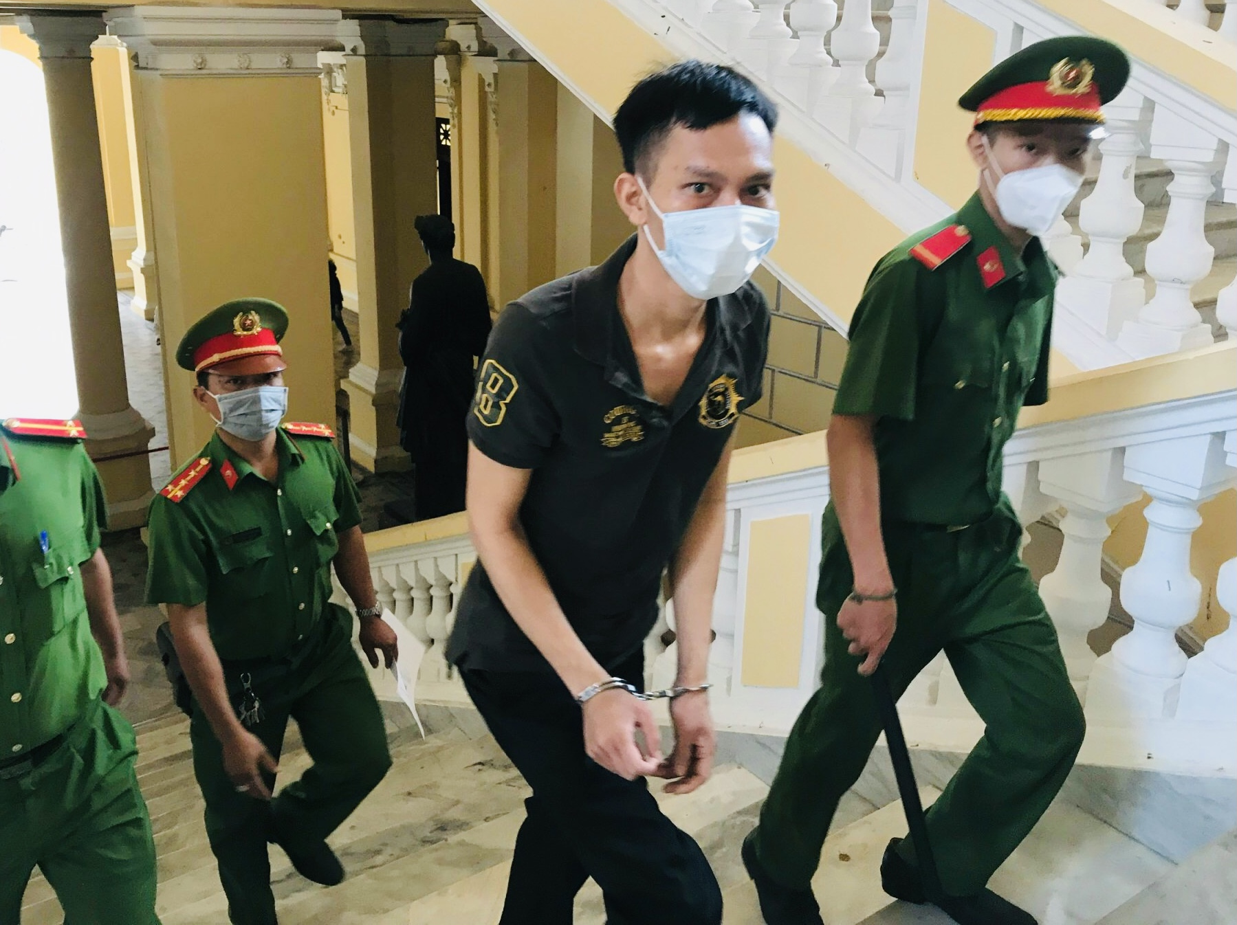 Cựu l&atilde;nh đạo C&ocirc;ng an phường 6, quận 6 thừa nhận nhận 30 triệu đồng  - Ảnh 1.