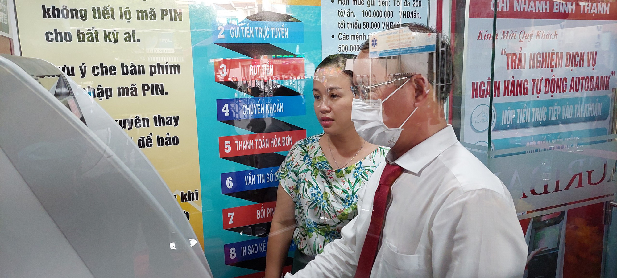 Bệnh viện TP Thủ Đức lắp m&aacute;y r&uacute;t tiền v&agrave; nộp tiền tiện &iacute;ch cho người bệnh - Ảnh 1.