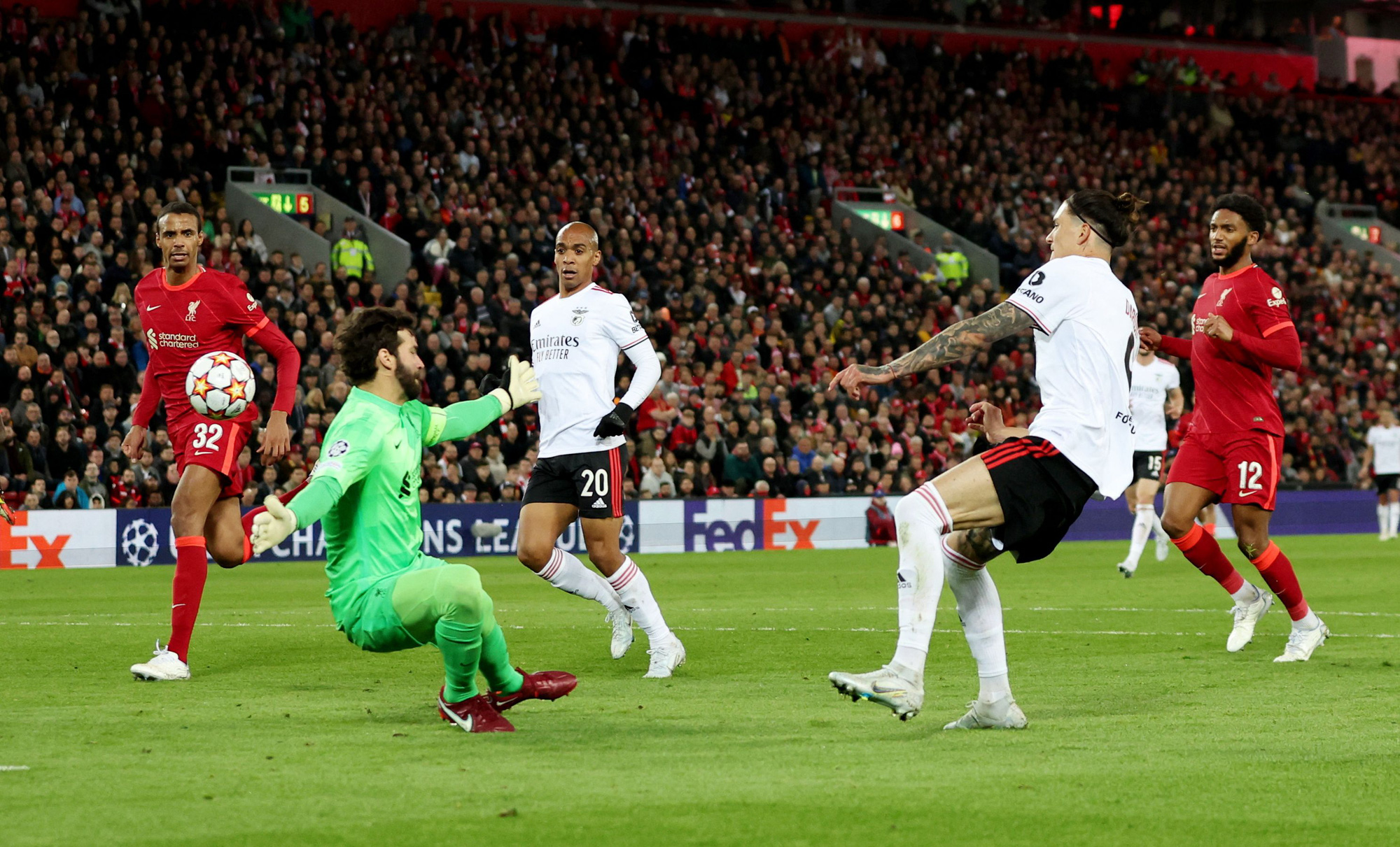 Tiệc b&agrave;n thắng m&atilde;n nh&atilde;n, Liverpool chặn bước  Benfica ở tứ kết - Ảnh 6.