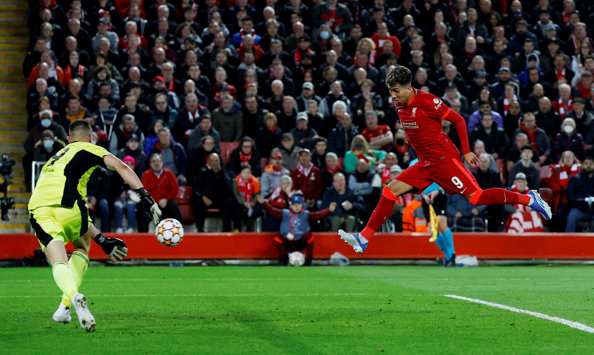 Tiệc b&agrave;n thắng m&atilde;n nh&atilde;n, Liverpool chặn bước  Benfica ở tứ kết - Ảnh 4.