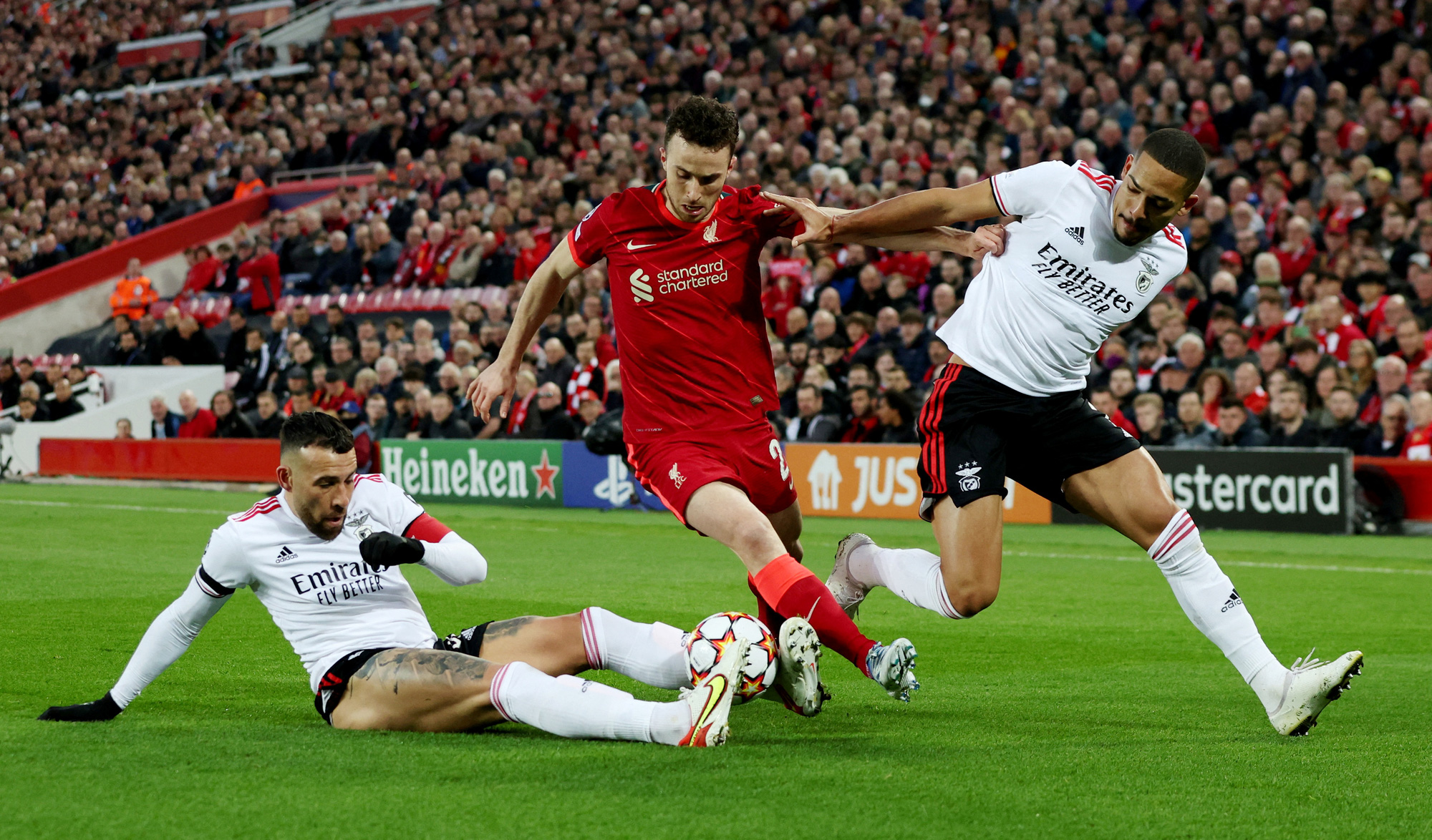 Tiệc bàn thắng mãn nhãn, Liverpool chặn bước  Benfica ở tứ kết