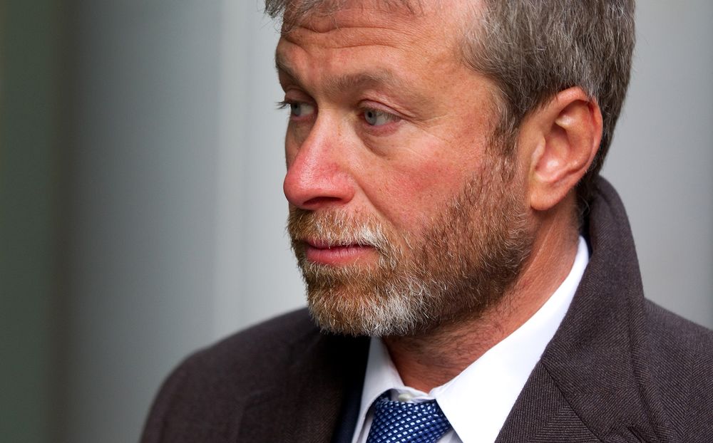 Tài sản của tỉ phú Nga Roman Abramovich tiếp tục gặp họa