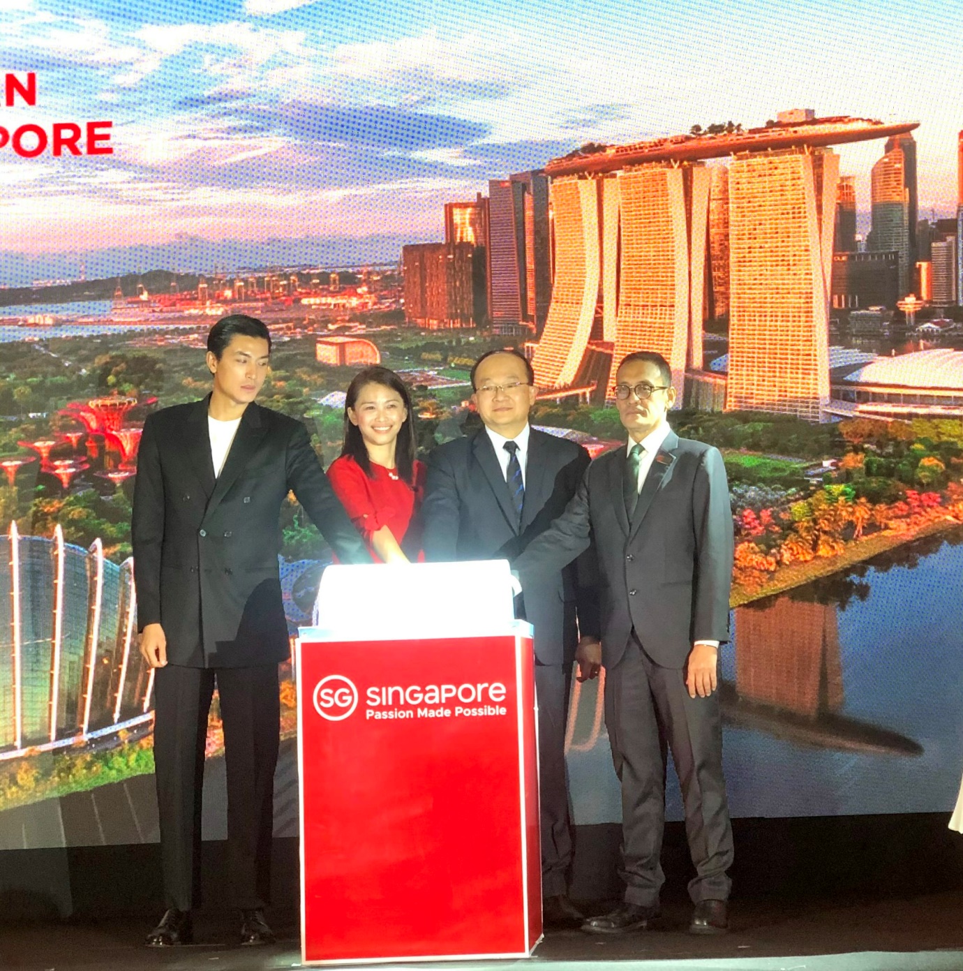 Singapore, H&agrave;n Quốc ch&agrave;o đ&oacute;n du kh&aacute;ch Việt Nam - Ảnh 1.