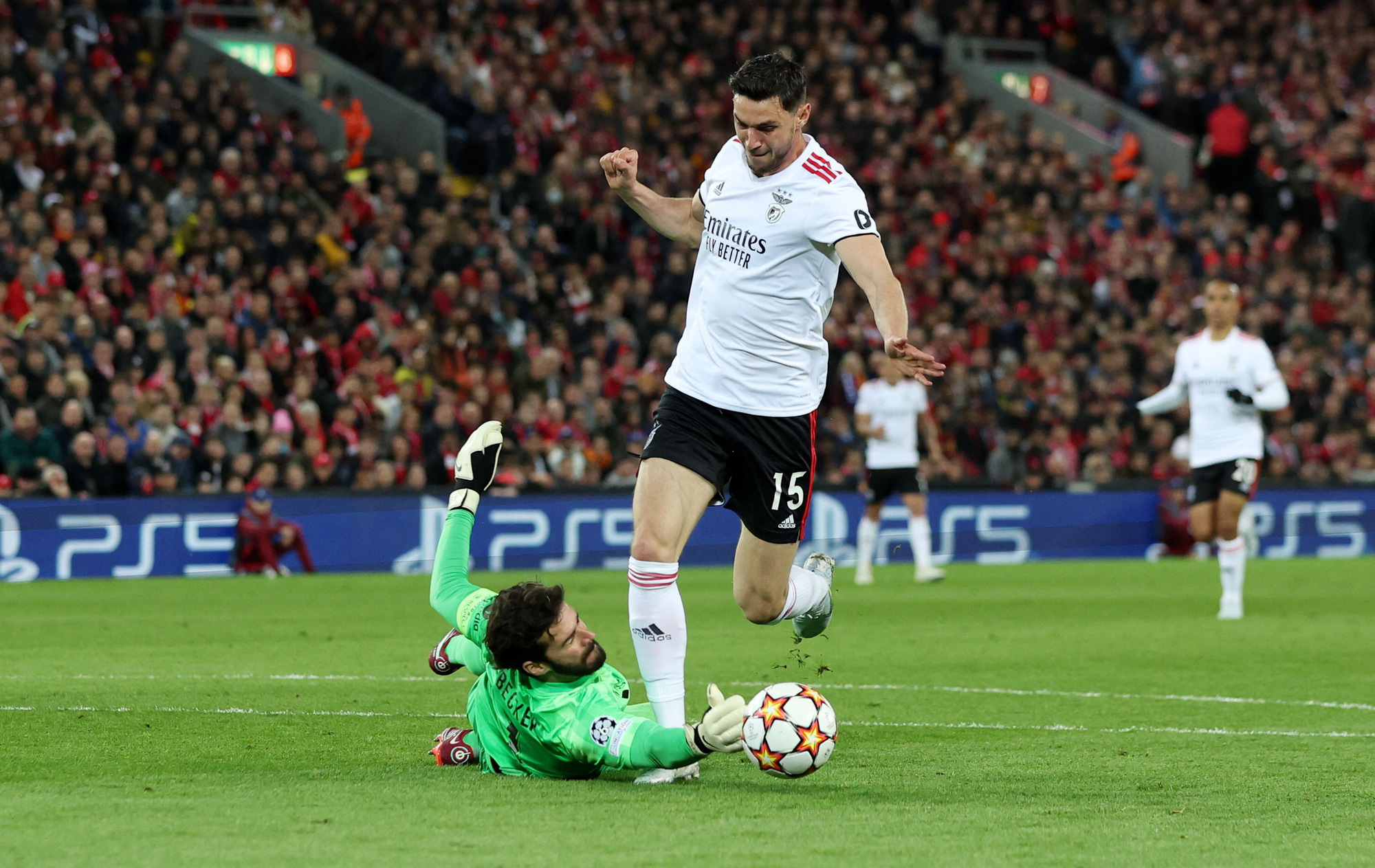 Tiệc b&agrave;n thắng m&atilde;n nh&atilde;n, Liverpool chặn bước  Benfica ở tứ kết - Ảnh 5.