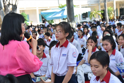 Đưa trường học đến th&iacute; sinh năm 2022: Đổi mới, tăng chất hướng nghiệp - Ảnh 1.