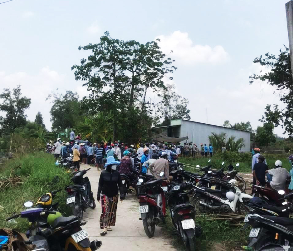 Mâu thuẫn chuyện chăm sóc mẹ già, anh giết chết em