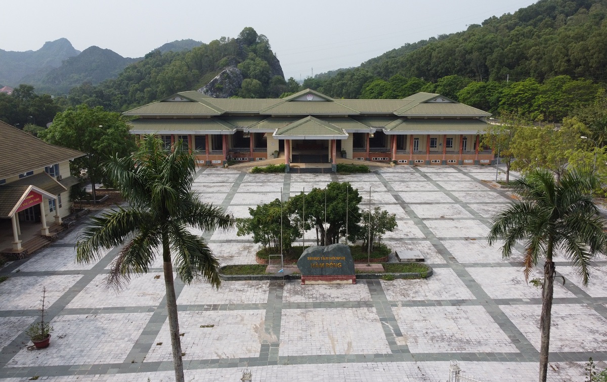 Trung t&acirc;m hội nghị 110 tỉ đồng hoang t&agrave;n giữa l&ograve;ng TP Thanh H&oacute;a - Ảnh 2.